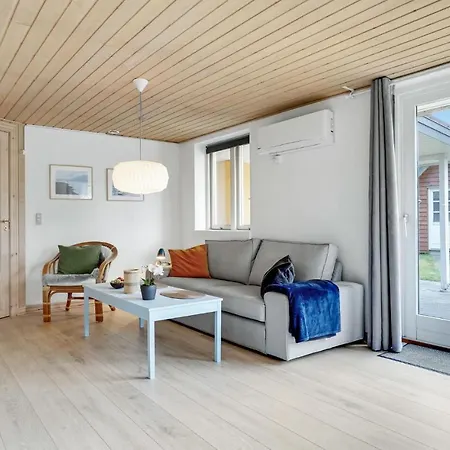 3 Bedroom Cozy In Glesborg