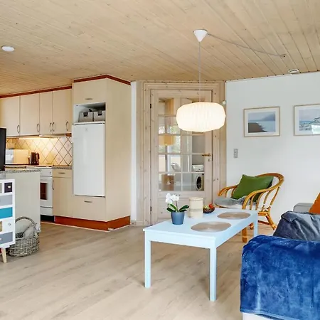 3 Bedroom Cozy In Glesborg 度假居