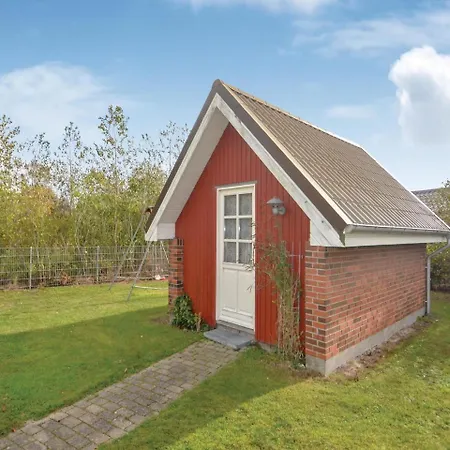 3 Bedroom Cozy In Glesborg Fjellerup Strand